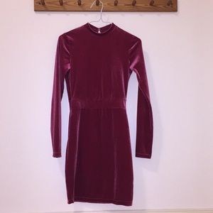 Long sleeve velvet body con dress backless
